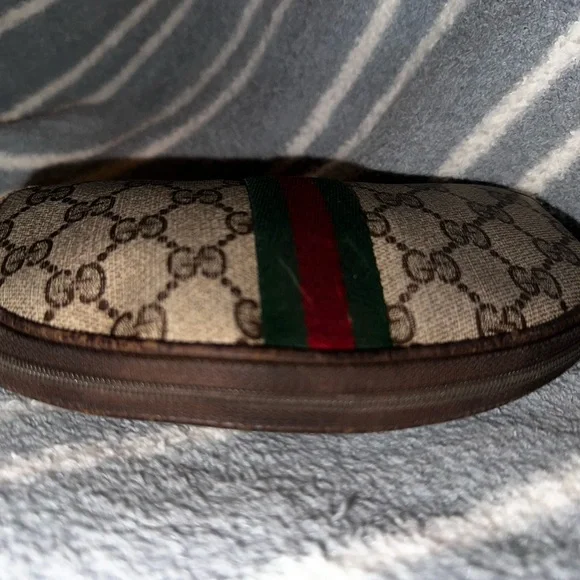 Authentic Vintage Gucci cosmetic bag - Picture 4 of 11